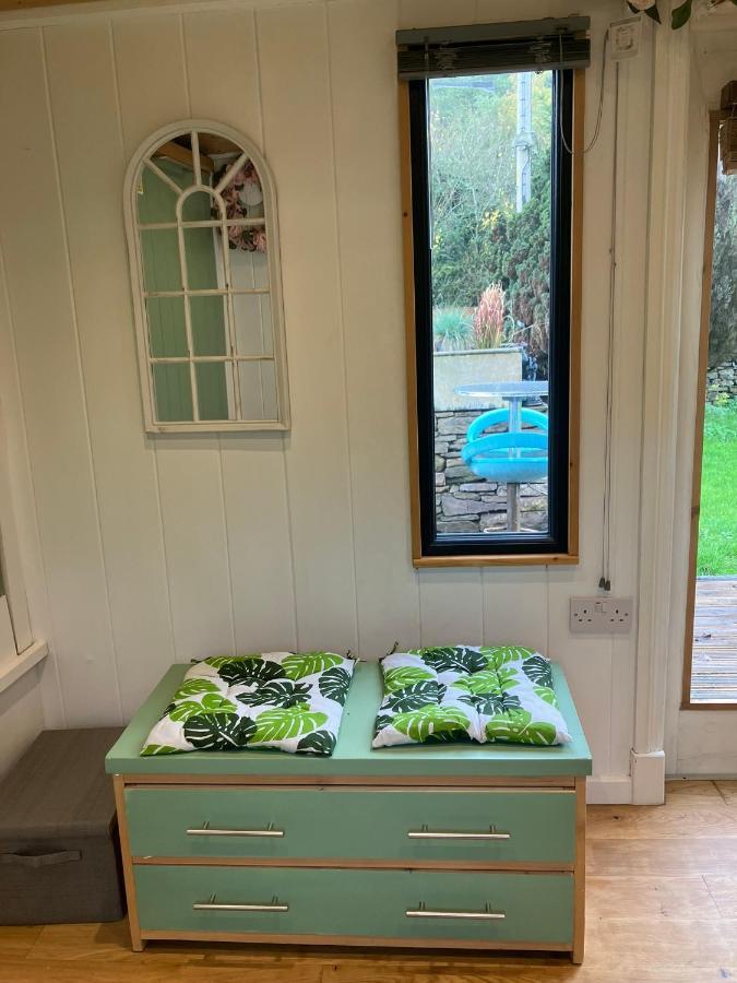 1 Bed Converted Railway Wagon Near คริกเฮาเวลล์ ภายนอก รูปภาพ