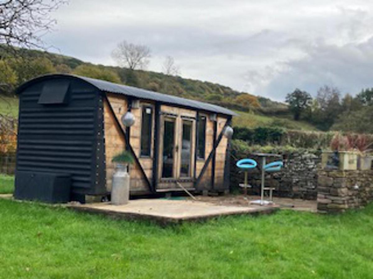 1 Bed Converted Railway Wagon Near คริกเฮาเวลล์ ภายนอก รูปภาพ
