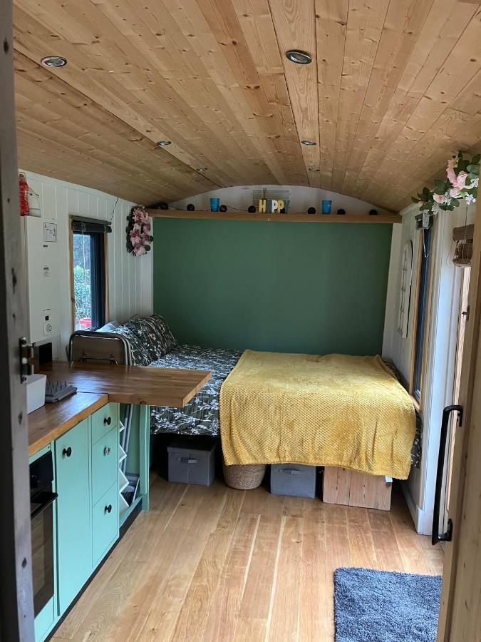 1 Bed Converted Railway Wagon Near คริกเฮาเวลล์ ภายนอก รูปภาพ